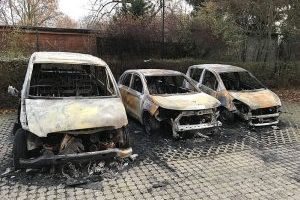 Лейпциг, сожженные полицейские автомобили