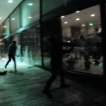 Греция: анархисты из “Рубикона” разгромили вход в один из офисов министерства финансов