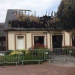 Бретиньи, Франция: ратуша города сожжена дотла
