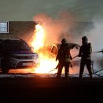Лейпциг, Германия: сожжены полицейские машины и башня связи
