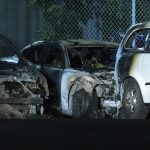 Монреаль, Канада: поджог cеми полицейских машин